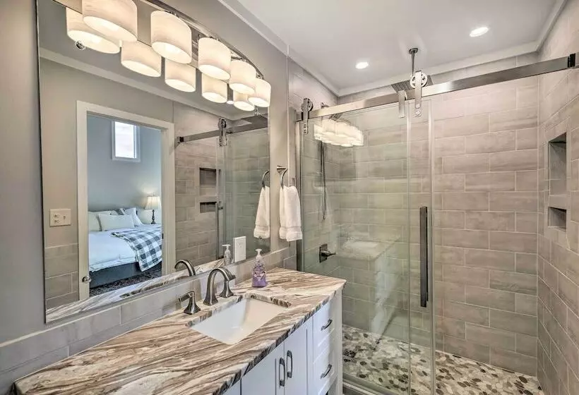 Updated Kingsport Home W/ Deck + Mtn Views!