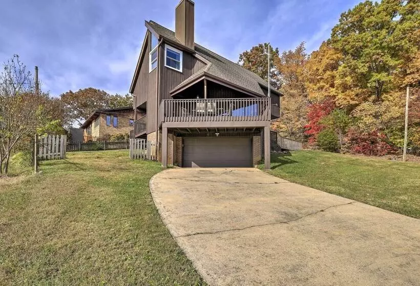 Updated Kingsport Home W/ Deck + Mtn Views!