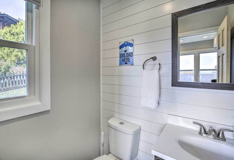 Updated Kingsport Home W/ Deck + Mtn Views!