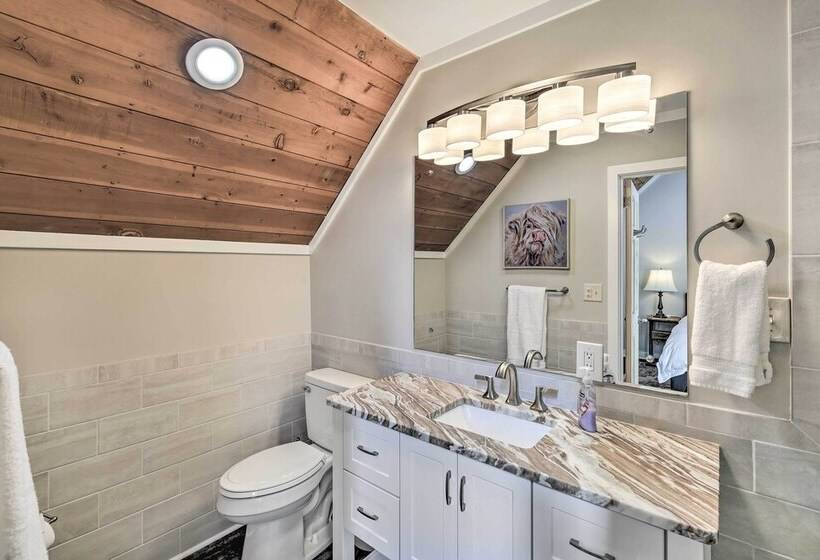 Updated Kingsport Home W/ Deck + Mtn Views!