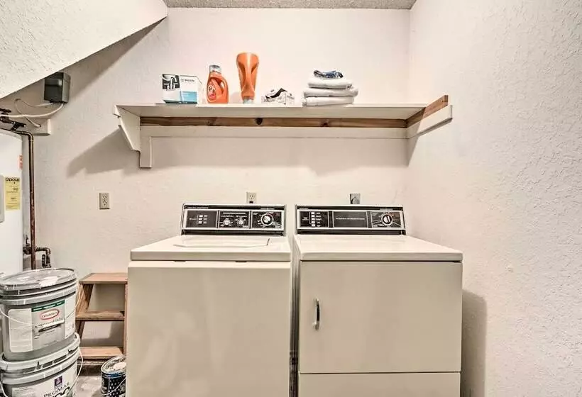 Lake View Margaritaville Retreat W/ Screened Porch