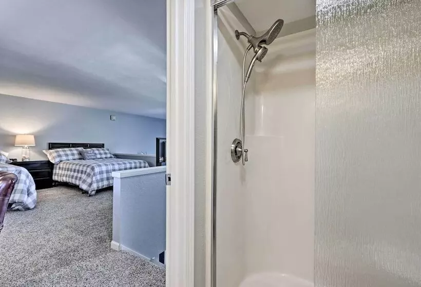 Lake View Margaritaville Retreat W/ Screened Porch