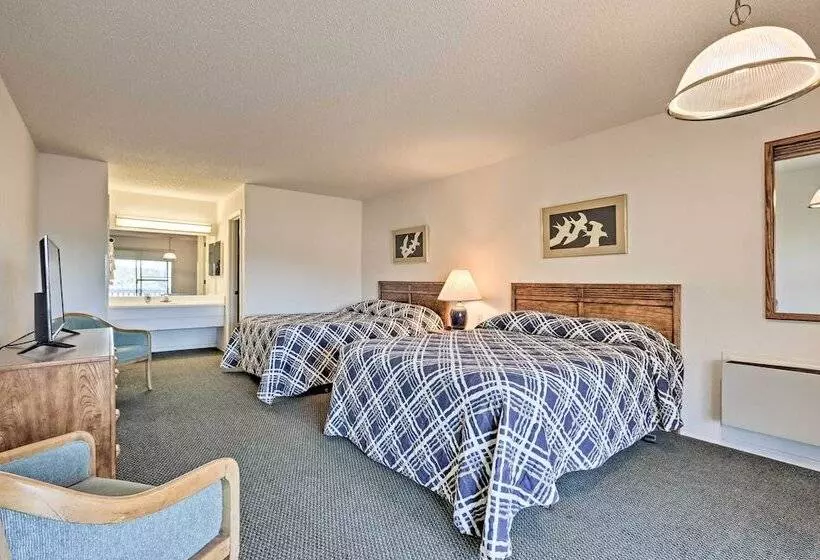 Lake View Margaritaville Retreat W/ Screened Porch