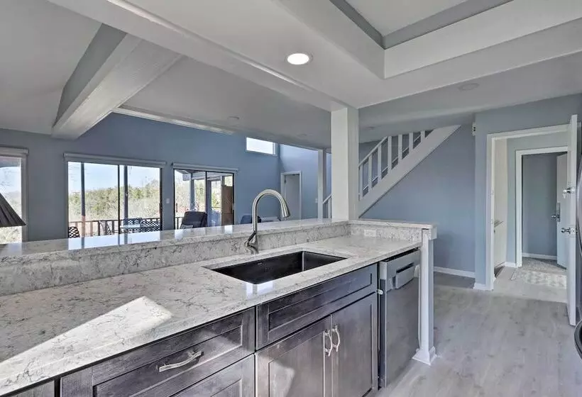 Lake View Margaritaville Retreat W/ Screened Porch