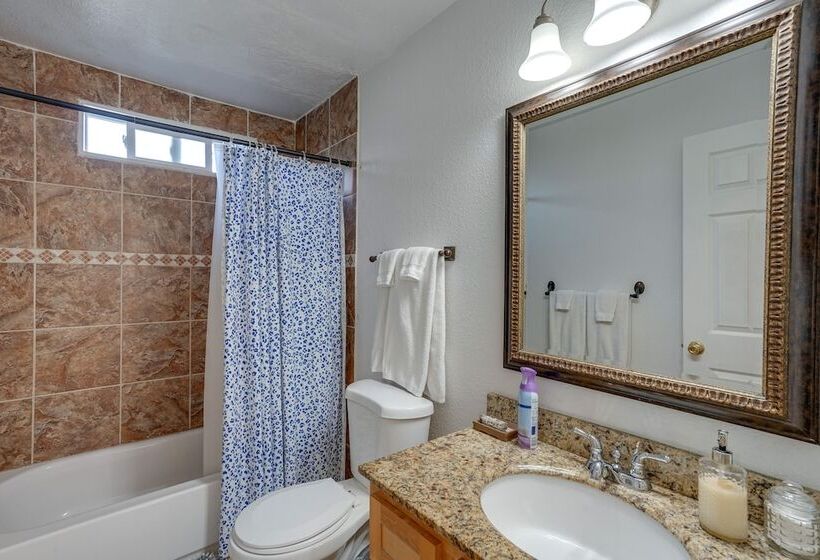 Vallejo Home W/spacious Deck, Hot Tub & Views