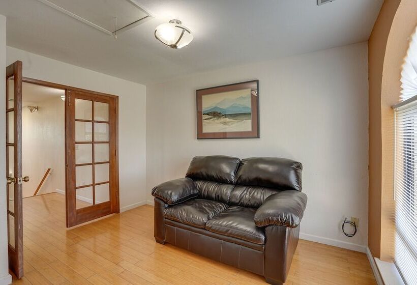 Vallejo Home W/spacious Deck, Hot Tub & Views