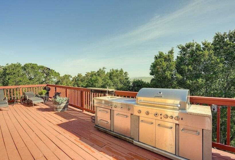 Vallejo Home W/spacious Deck, Hot Tub & Views