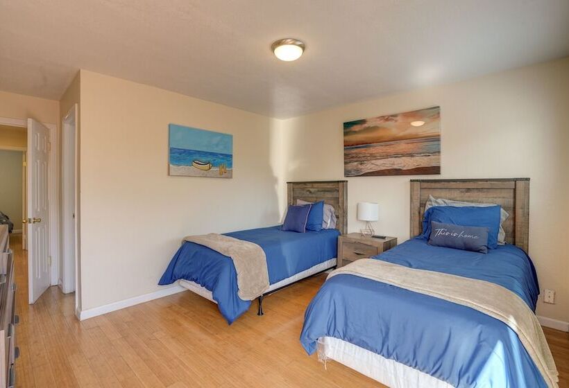 Vallejo Home W/spacious Deck, Hot Tub & Views