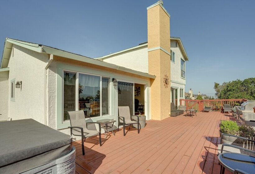 Vallejo Home W/spacious Deck, Hot Tub & Views