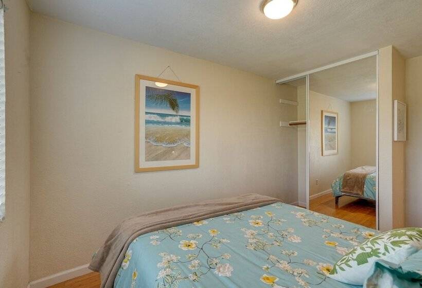 Vallejo Home W/spacious Deck, Hot Tub & Views