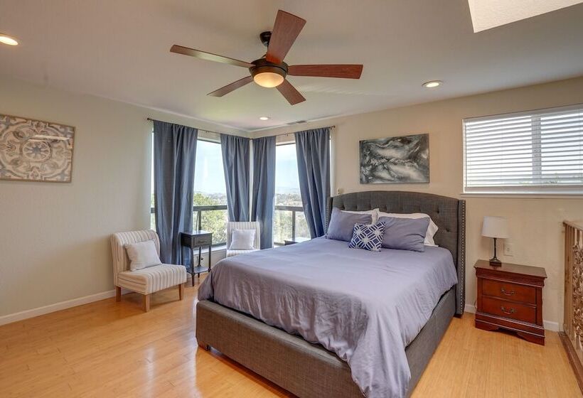 Vallejo Home W/spacious Deck, Hot Tub & Views