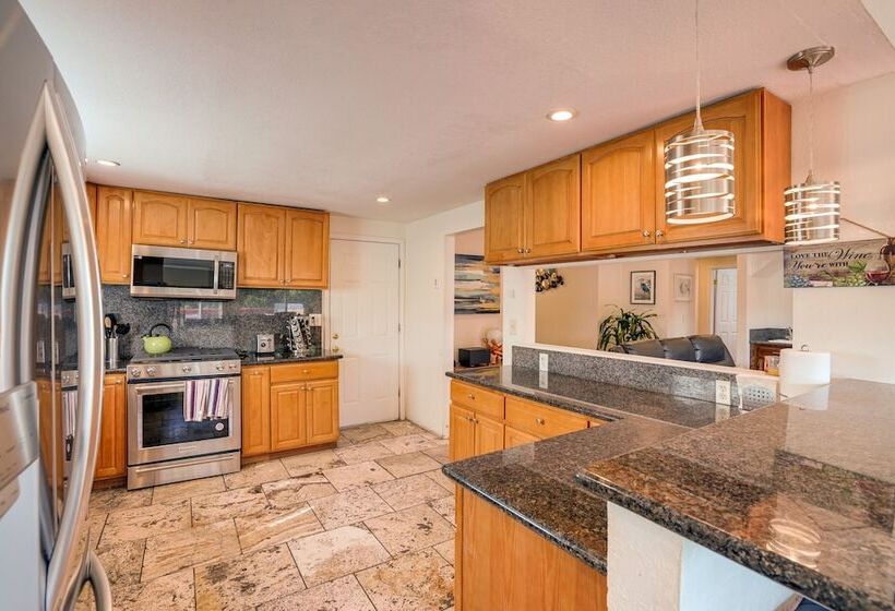 Vallejo Home W/spacious Deck, Hot Tub & Views