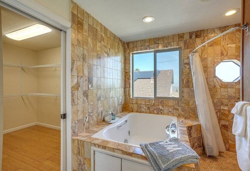 Vallejo Home W/spacious Deck, Hot Tub & Views