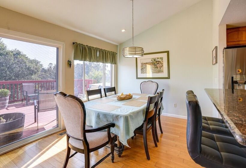 Vallejo Home W/spacious Deck, Hot Tub & Views