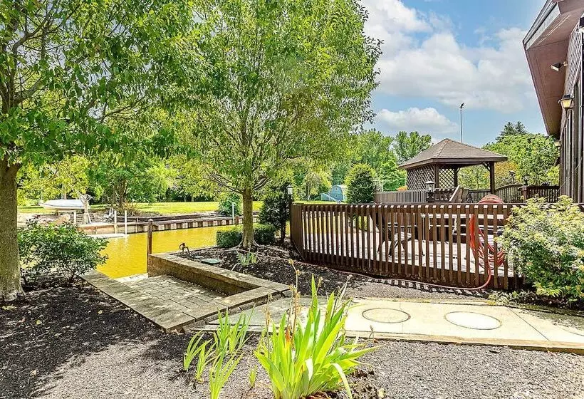 Vermilion River Home W/ Hot Tub & Private Dock!