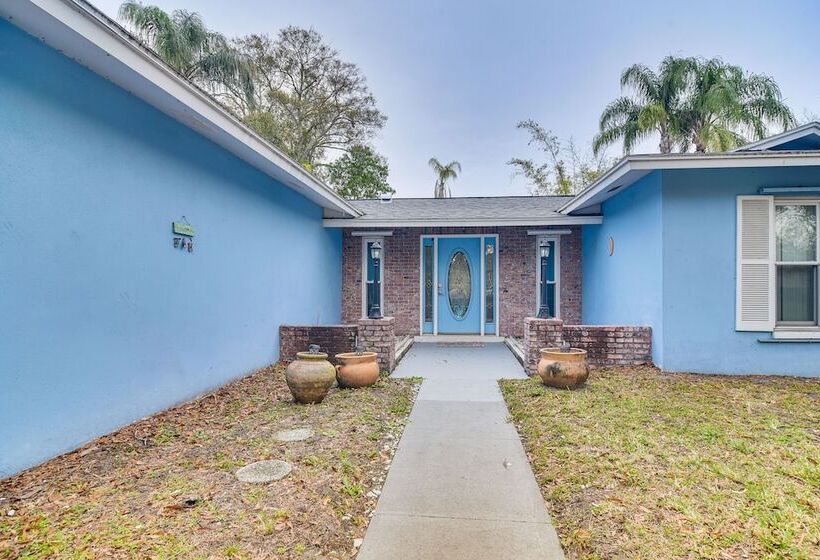 Vibrant Largo Home: Heated Pool, Lake Views!