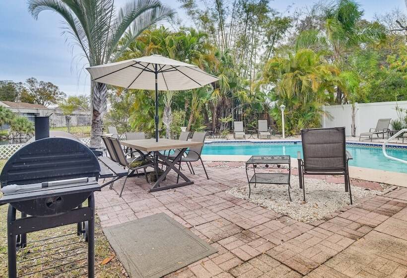 Vibrant Largo Home: Heated Pool, Lake Views!