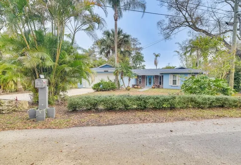 Vibrant Largo Home: Heated Pool, Lake Views!