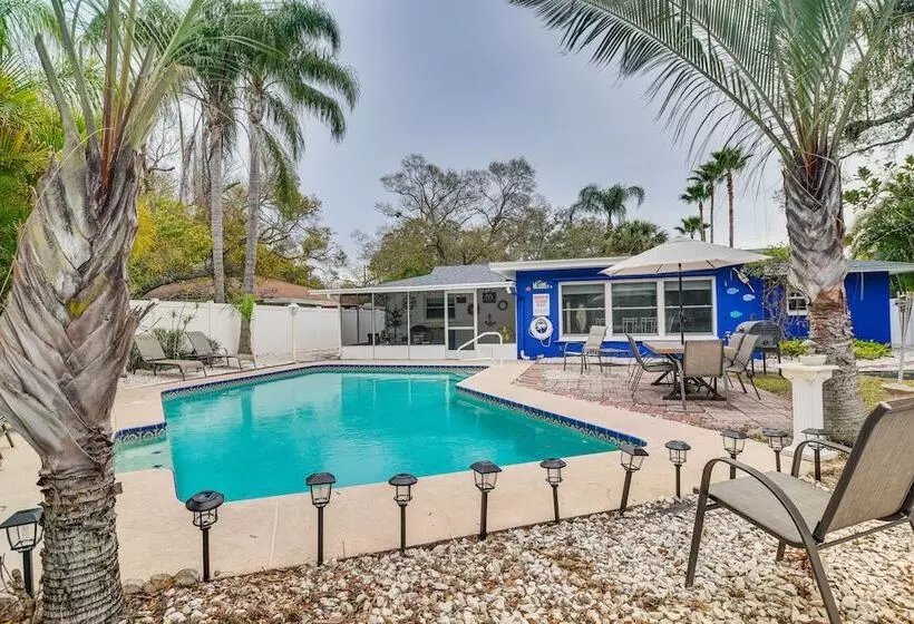 Vibrant Largo Home: Heated Pool, Lake Views!