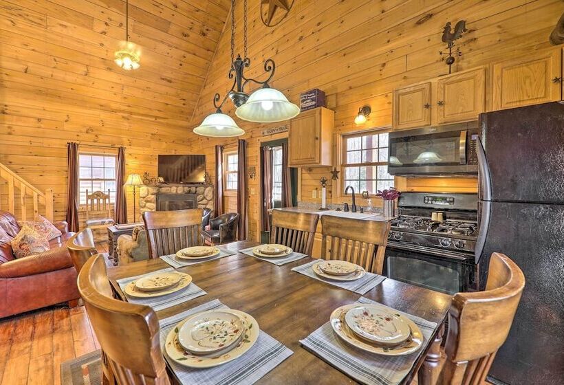 Warm & Woodsy Rothbury Escape W/ Loft & Porch