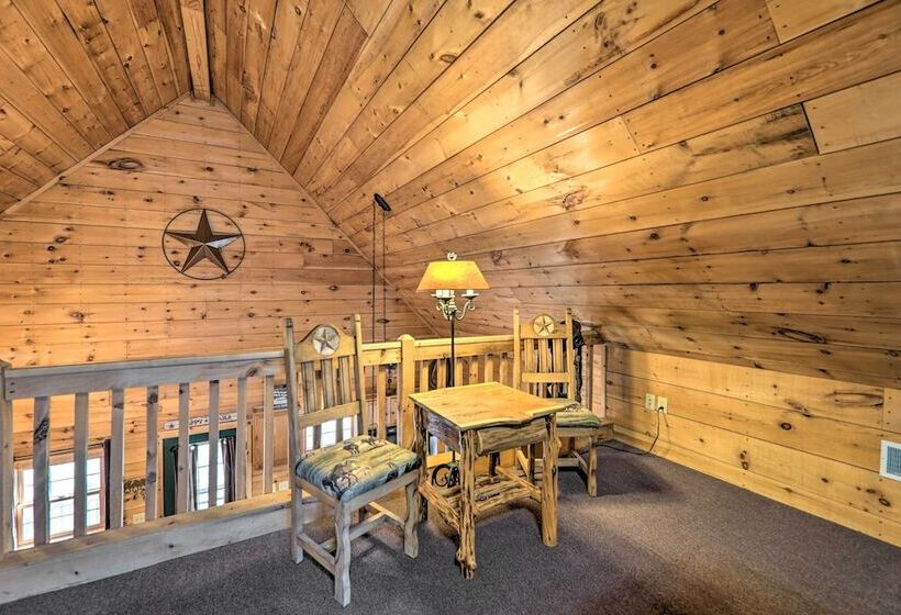 Warm & Woodsy Rothbury Escape W/ Loft & Porch