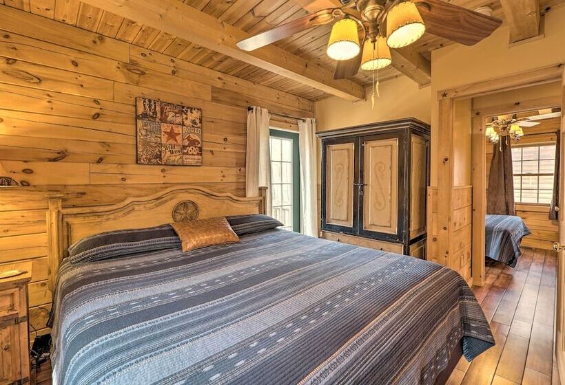 Warm & Woodsy Rothbury Escape W/ Loft & Porch