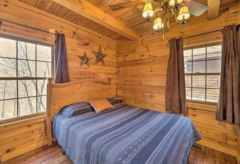 Warm & Woodsy Rothbury Escape W/ Loft & Porch