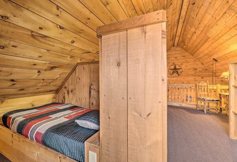 Warm & Woodsy Rothbury Escape W/ Loft & Porch