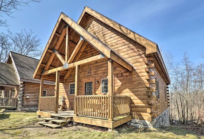 Warm & Woodsy Rothbury Escape W/ Loft & Porch