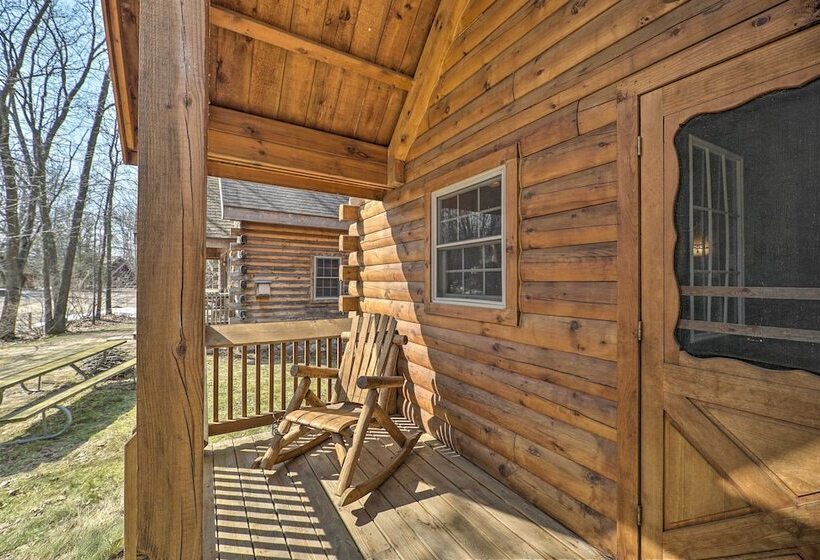 Warm & Woodsy Rothbury Escape W/ Loft & Porch