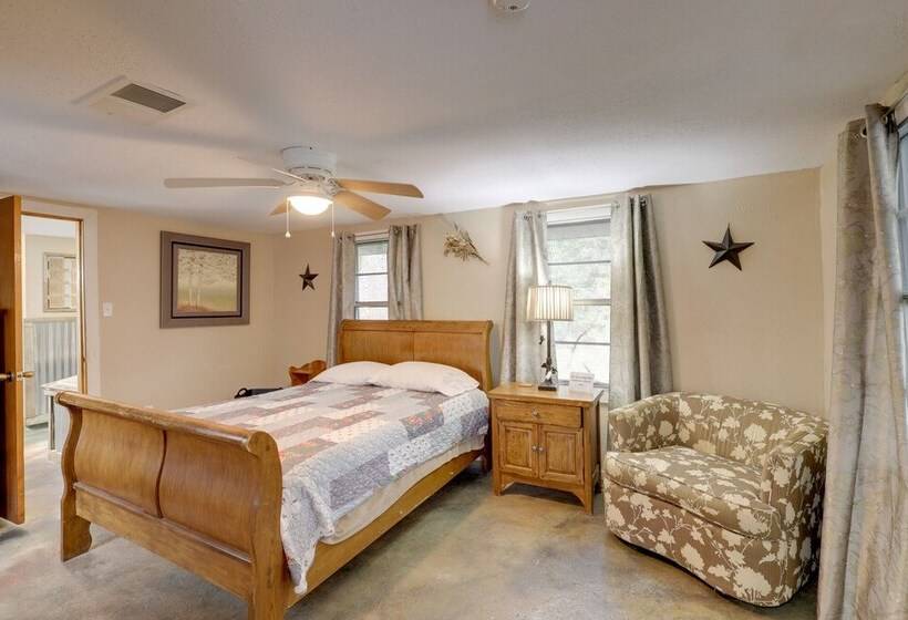 Spacious Family Home In Belton: Patio & Yard!