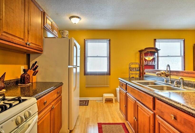 Wooded Twin Lakes Retreat: 13 Mi To Lake Michigan!