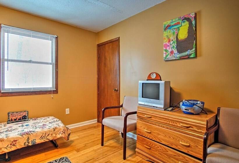 Wooded Twin Lakes Retreat: 13 Mi To Lake Michigan!