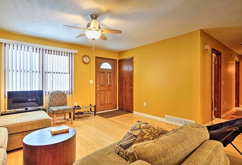 Wooded Twin Lakes Retreat: 13 Mi To Lake Michigan!