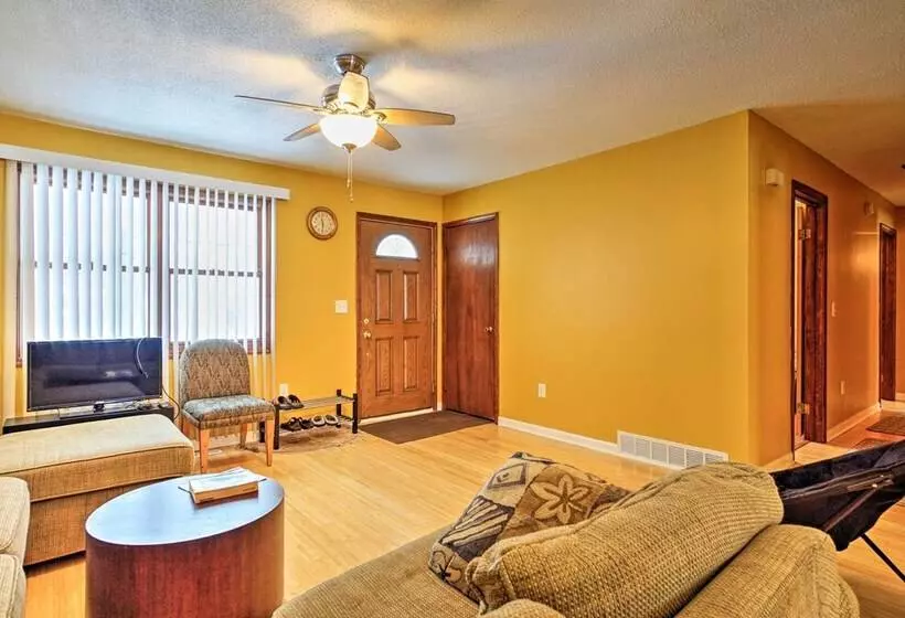 Wooded Twin Lakes Retreat: 13 Mi To Lake Michigan!