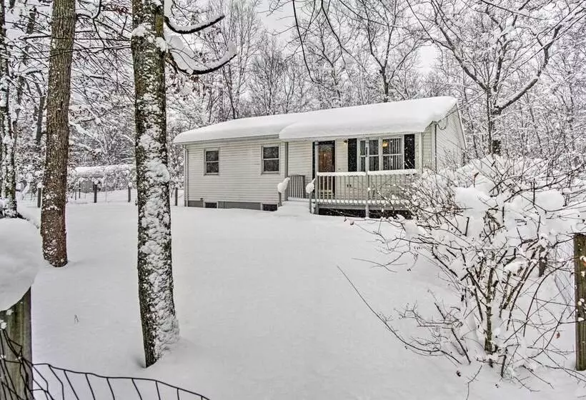 Wooded Twin Lakes Retreat: 13 Mi To Lake Michigan!