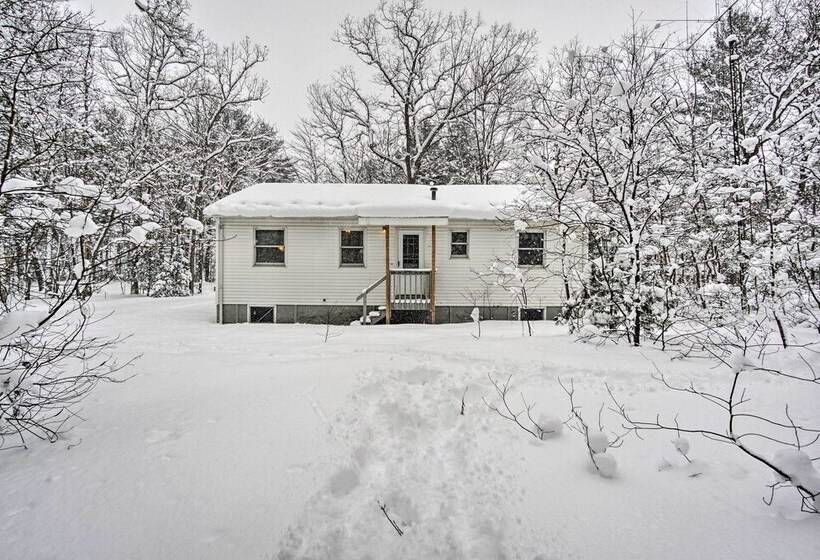 Wooded Twin Lakes Retreat: 13 Mi To Lake Michigan!