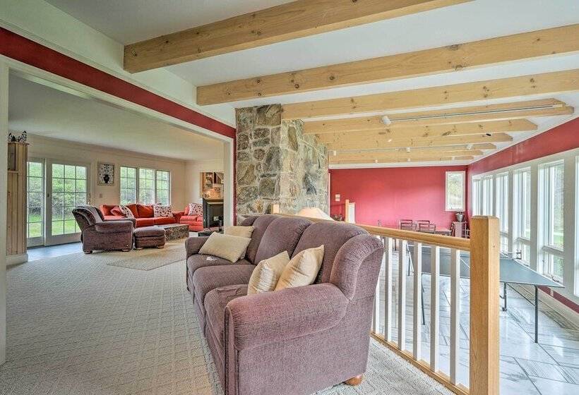 13 Acre Manchester Retreat: 13 Miles To Bromley!