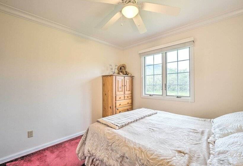 13 Acre Manchester Retreat: 13 Miles To Bromley!