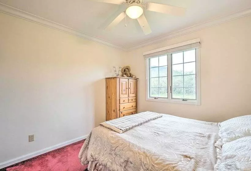 13 Acre Manchester Retreat: 13 Miles To Bromley!