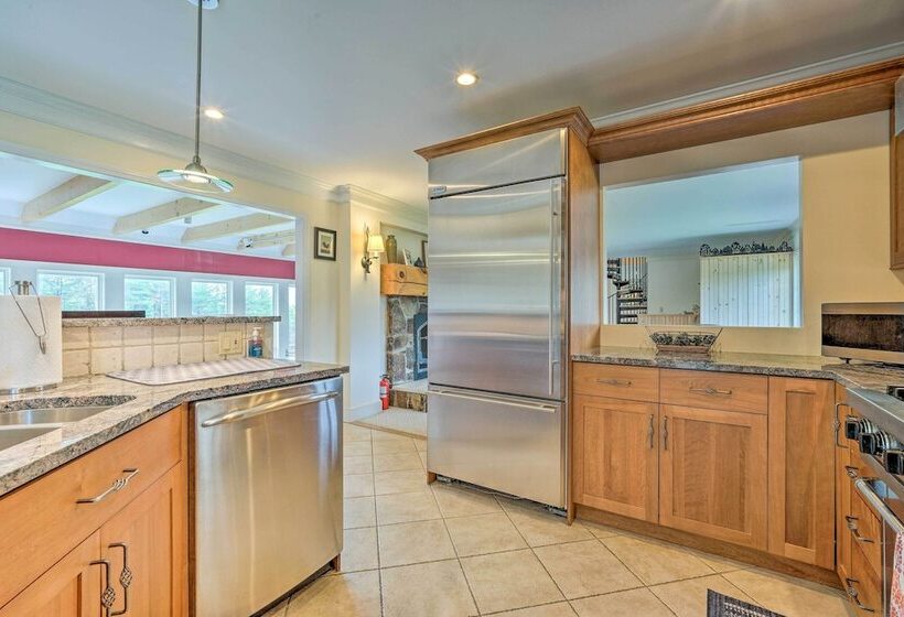 13 Acre Manchester Retreat: 13 Miles To Bromley!