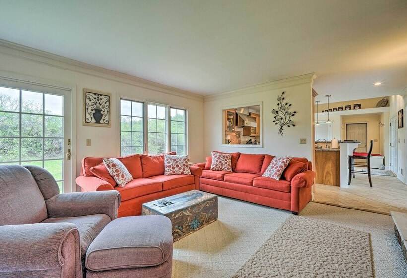 13 Acre Manchester Retreat: 13 Miles To Bromley!