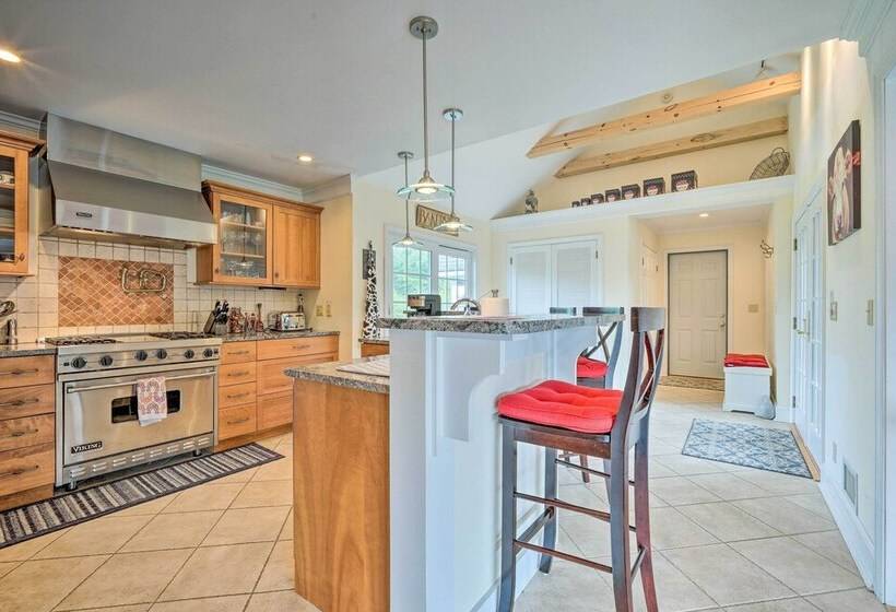 13 Acre Manchester Retreat: 13 Miles To Bromley!