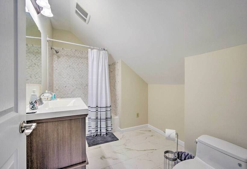 13 Acre Manchester Retreat: 13 Miles To Bromley!