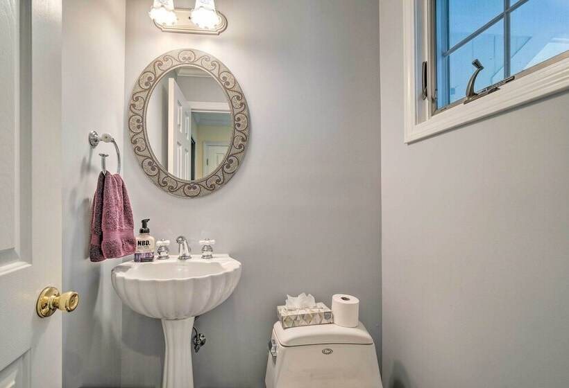 13 Acre Manchester Retreat: 13 Miles To Bromley!