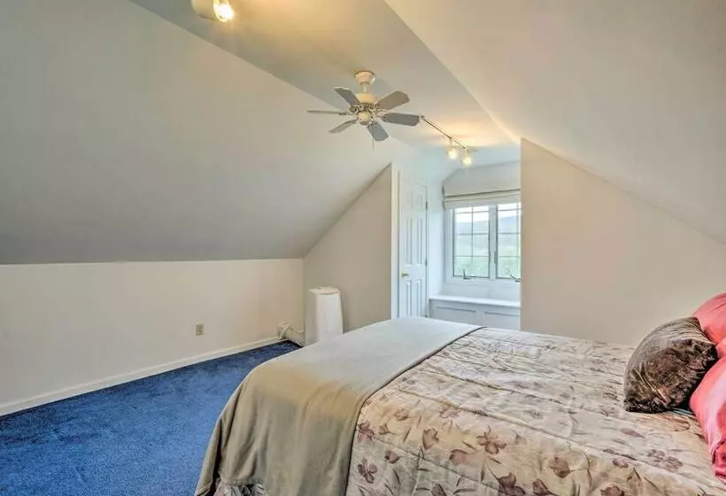 13 Acre Manchester Retreat: 13 Miles To Bromley!