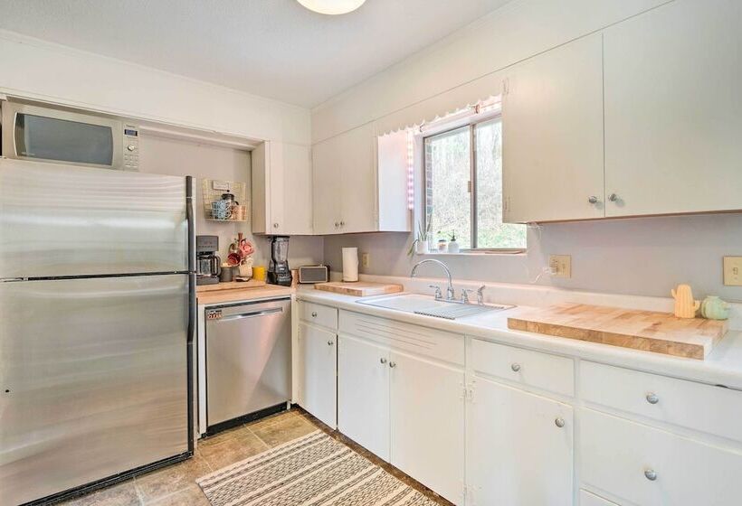 Arden Bungalow W/ Fire Pit: Near Lake Julian Park