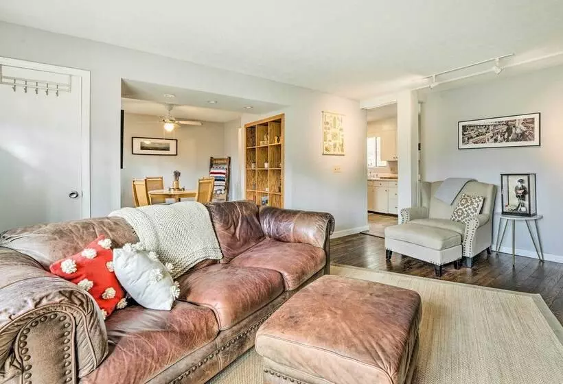 Arden Bungalow W/ Fire Pit: Near Lake Julian Park