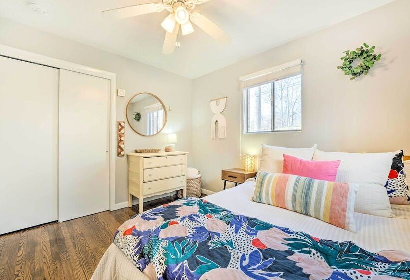 Arden Bungalow W/ Fire Pit: Near Lake Julian Park