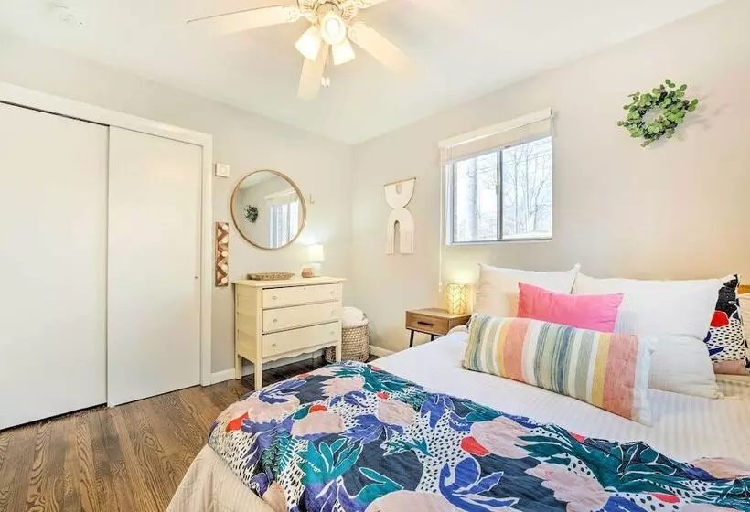 Arden Bungalow W/ Fire Pit: Near Lake Julian Park